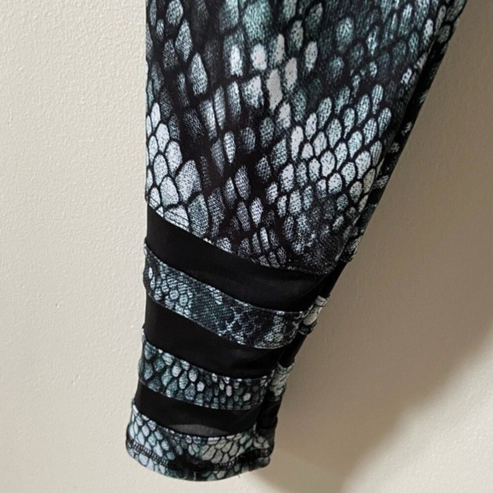 Strut This Stella Python Print Legging M - image 8